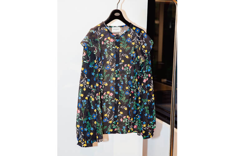 〈UNITED ARROWS〉のフリルブラウス